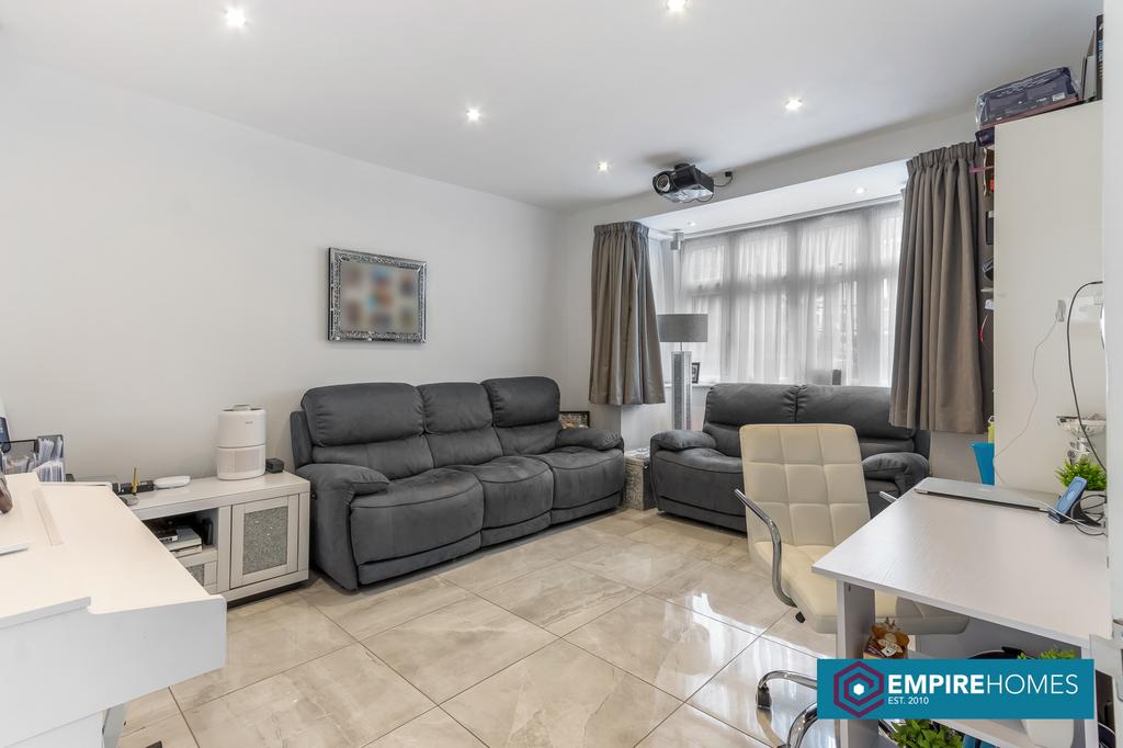 Stone Hall Road, Winchmore Hill, N21 4 bed semidetached house £1,200,000