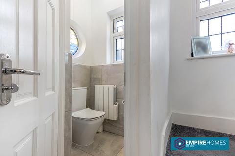 4 bedroom semi-detached house for sale - Stone Hall Road, Winchmore Hill, N21