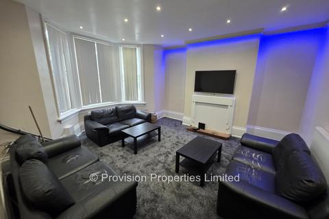 8 bedroom terraced house to rent, Bainbrigge Road, Hyde Park LS6