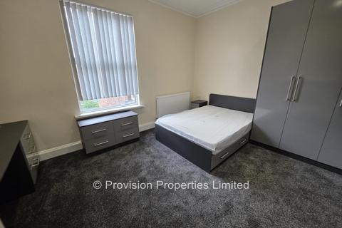 8 bedroom terraced house to rent, Bainbrigge Road, Hyde Park LS6