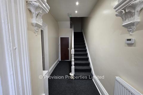 8 bedroom terraced house to rent, Bainbrigge Road, Hyde Park LS6