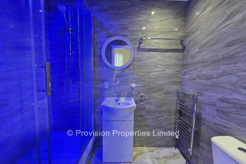 8 bedroom terraced house to rent, Bainbrigge Road, Hyde Park LS6