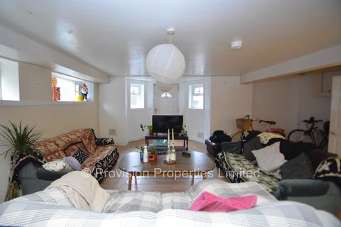 8 bedroom terraced house to rent, Brudenell Road, Hyde Park LS6