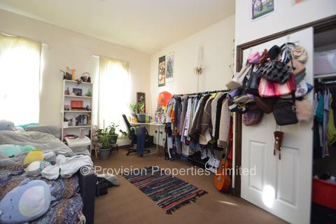 9 bedroom terraced house to rent, Moorland Avenue, Hyde Park LS6