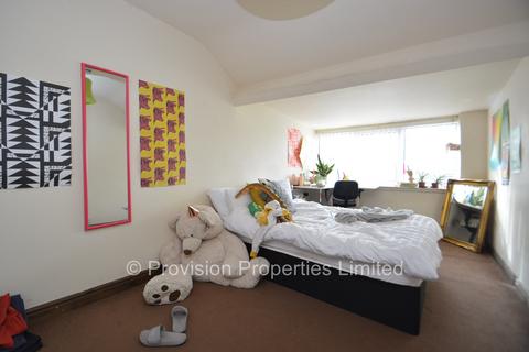 9 bedroom terraced house to rent, Moorland Avenue, Hyde Park LS6