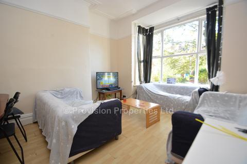 8 bedroom terraced house to rent, Ash Grove, Hyde Park LS6