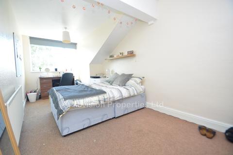 8 bedroom terraced house to rent, Ash Grove, Hyde Park LS6