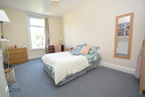 8 bedroom terraced house to rent, Ash Grove, Hyde Park LS6