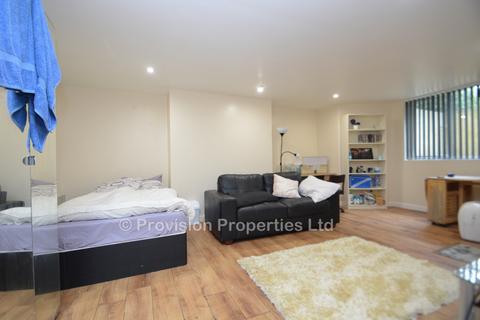 6 bedroom semi-detached house to rent - North Grange Mount, Hyde Park LS6