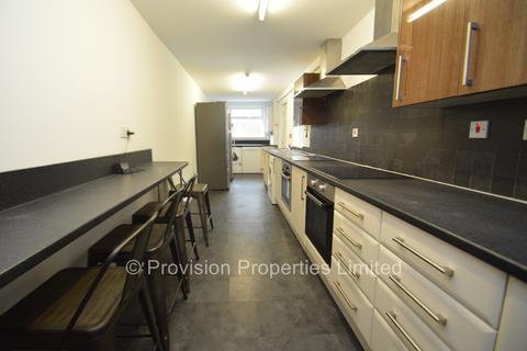 6 bedroom end of terrace house to rent, Stanmore Street, Burley LS4