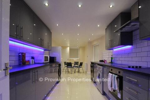 4 bedroom flat to rent, Regent Park Avenue, Hyde Park LS6