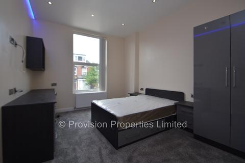 4 bedroom flat to rent, Regent Park Avenue, Hyde Park LS6