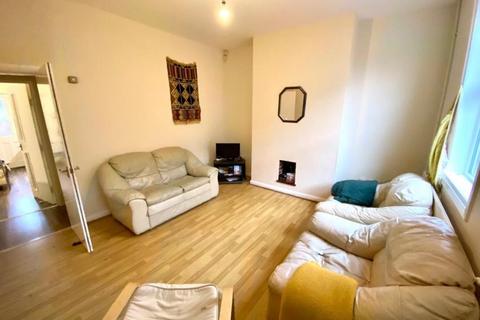 3 bedroom terraced house to rent, 70 Victoria Street, City Centre