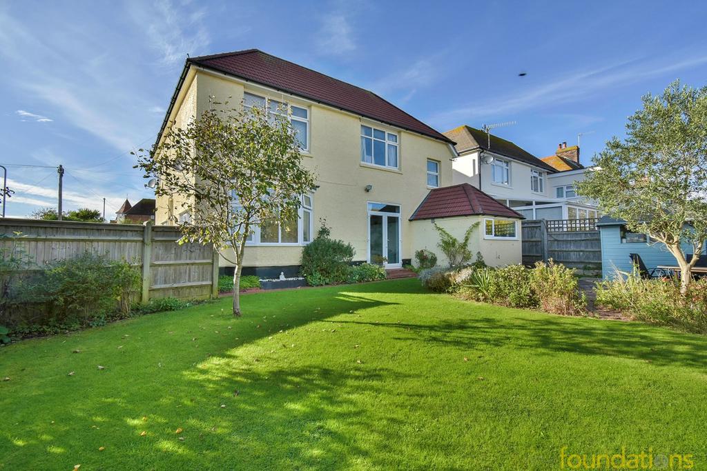 Cantelupe Road, Bexhill on Sea, TN40 3 bed ground floor flat for sale £329,950