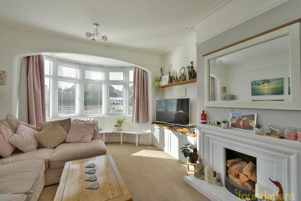 Cantelupe Road, Bexhill on Sea, TN40 3 bed ground floor flat for sale £329,950