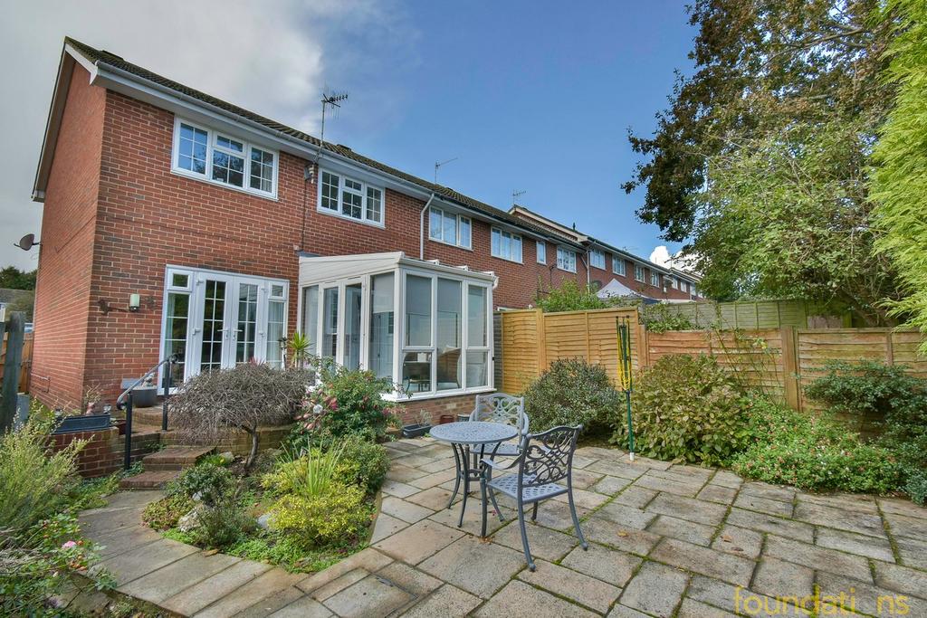 Jarvis Brook Close, BexhillonSea, TN39 3 bed end of terrace house £