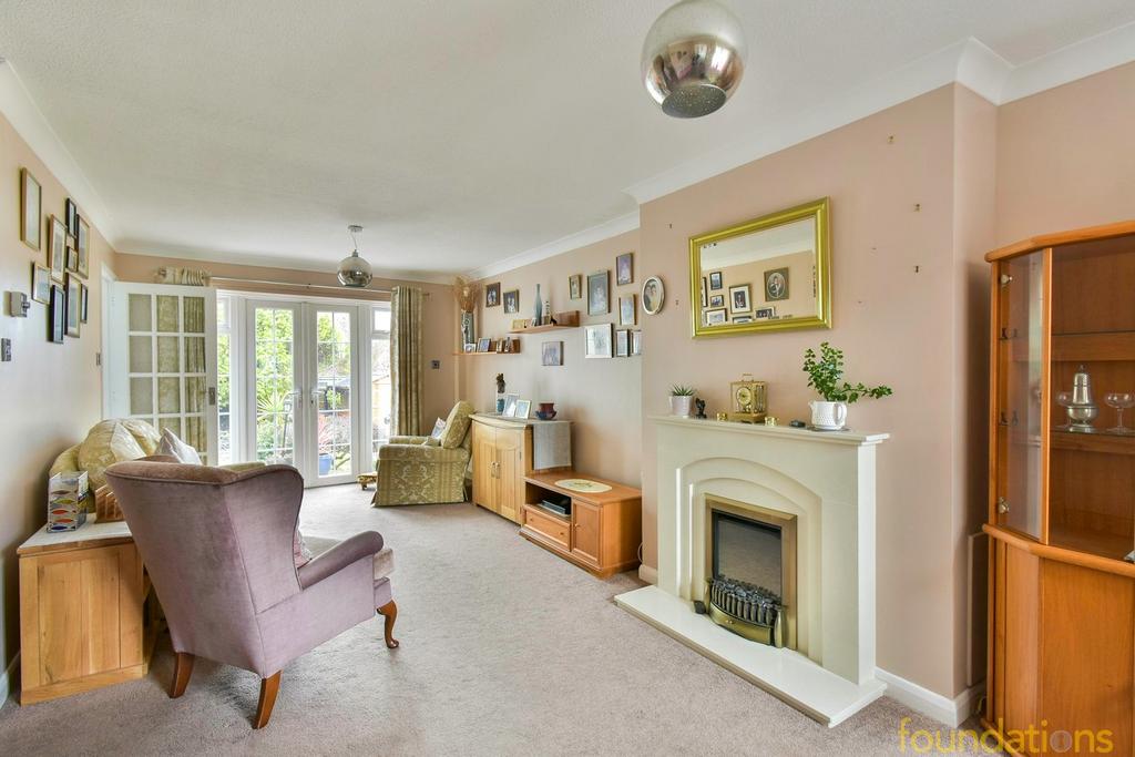 Jarvis Brook Close, BexhillonSea, TN39 3 bed end of terrace house for