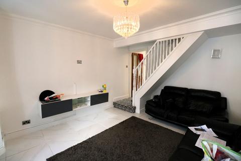 4 bedroom terraced house to rent, Rosedale Road, Grays