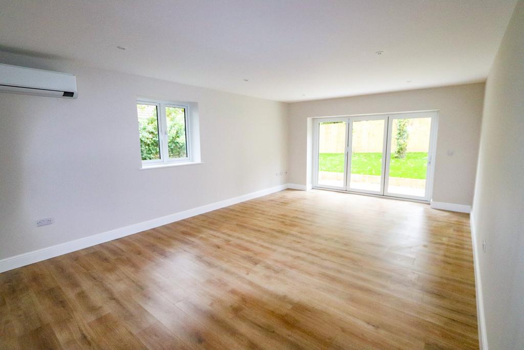 Fairfield Chase, BEXHILLONSEA, TN39 2 bed detached bungalow for sale