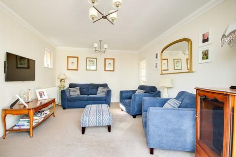 4 bedroom chalet for sale, Fenleigh Close, Barton on Sea, New Milton, BH25
