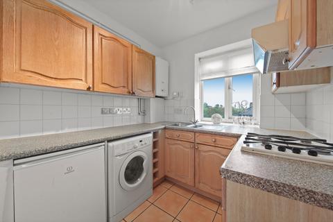 2 bedroom apartment to rent, Mapesbury Road, London, NW2