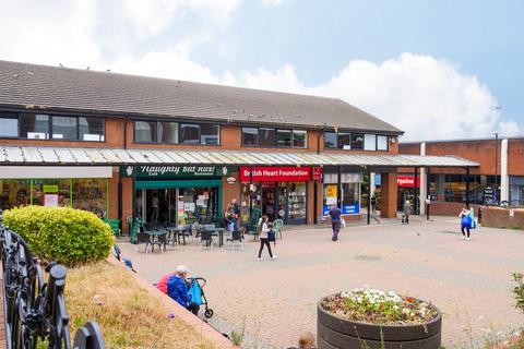 Convenience store to rent, Severn Square, Alfreton DE55