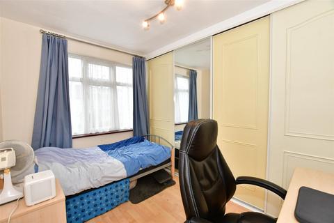 3 bedroom end of terrace house for sale, Parkway, Woodford Green, Essex