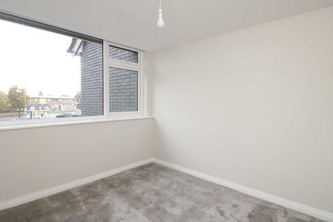2 bedroom apartment to rent - Central Square, Maghull