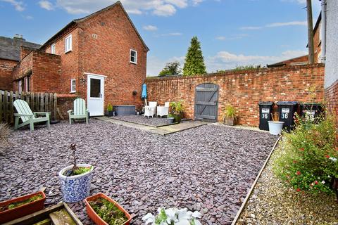 36 Belle Vue Road, Ashbourne, DE6 1AT