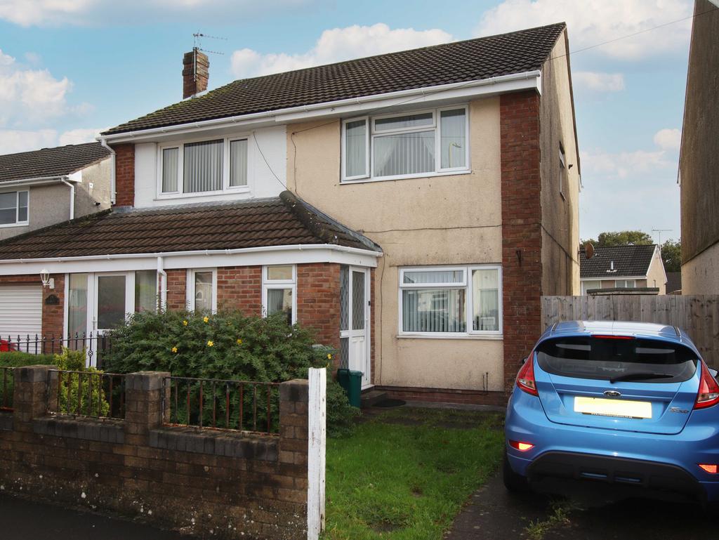 Milton Close, Beddau, CF38 2TN 2 bed semidetached house for sale £