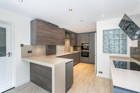 3 bedroom end of terrace house for sale, Chester Road, London, SW19
