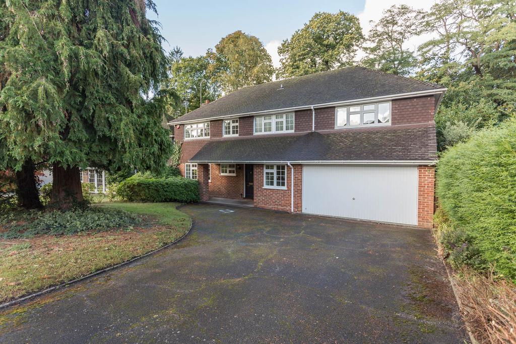 MURRAY COURT, SUNNINGHILL VILLAGE, BERKSHIRE, SL5 9BP 5 bed detached