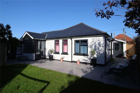 3 bedroom bungalow for sale, Hobart Road, New Milton, Hampshire, BH25