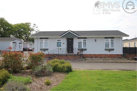 2 bedroom bungalow for sale, Oakleigh Residential Park, Clacton Road, Weeley, Clacton-on-Sea