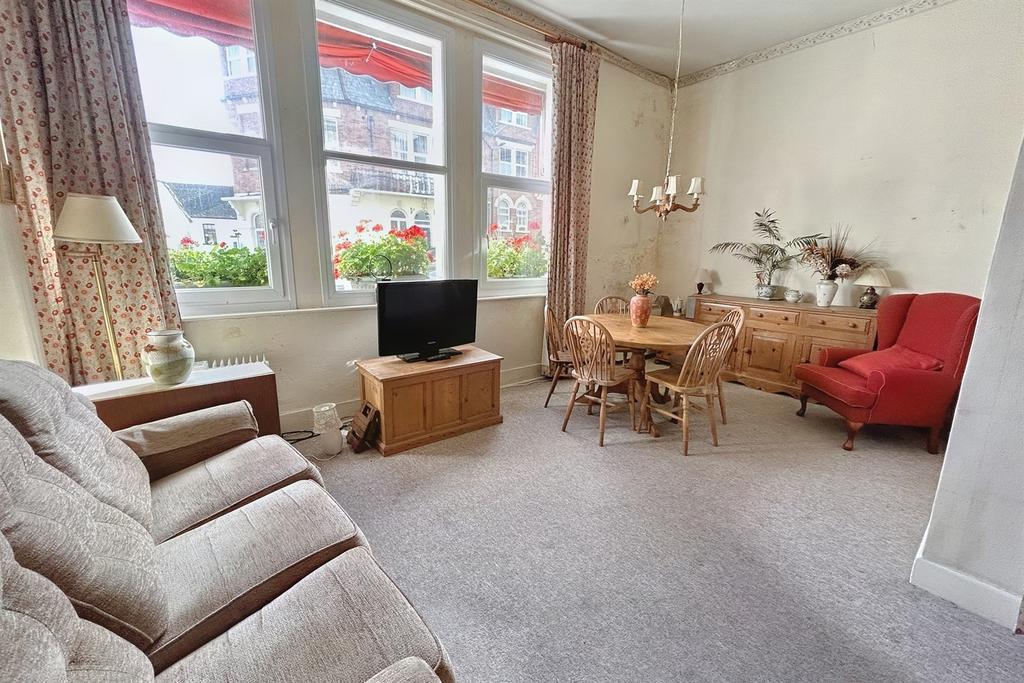 Swanage 2 bed flat for sale £230,000