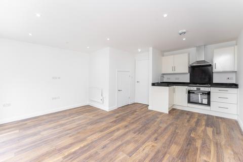 3 bedroom duplex to rent, Canberra Road, London W13