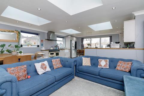 33 Kings Drive, Gravesend, DA12 5BG