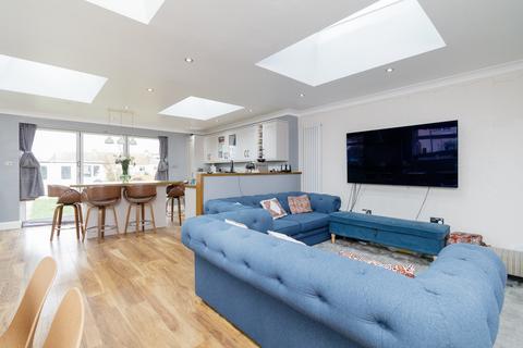 33 Kings Drive, Gravesend, DA12 5BG