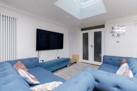 33 Kings Drive, Gravesend, DA12 5BG