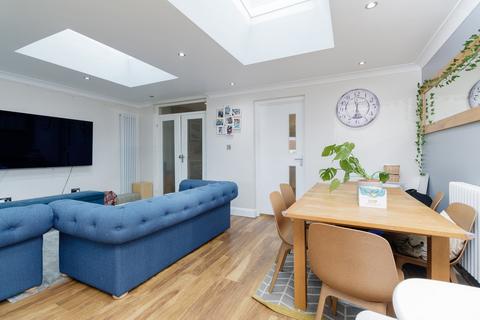 33 Kings Drive, Gravesend, DA12 5BG