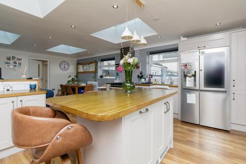 33 Kings Drive, Gravesend, DA12 5BG