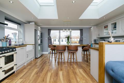 33 Kings Drive, Gravesend, DA12 5BG