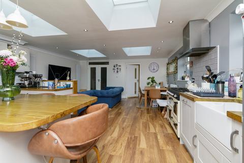 33 Kings Drive, Gravesend, DA12 5BG