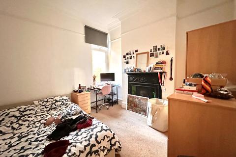 1 bedroom in a house share to rent, Woodgrange Avenue, London, W5