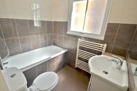 1 bedroom in a house share to rent, Woodgrange Avenue, London, W5