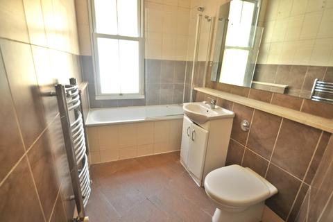 1 bedroom in a house share to rent, Woodgrange Avenue, London, W5