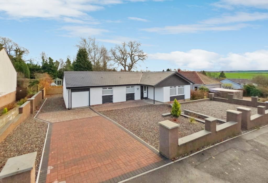 College Road, Methven, Perthshire, PH1 3PB 3 bed bungalow for sale £