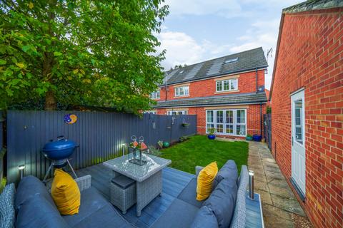 5 Derisley Close, Byfleet, West Byfleet, KT14 7QA