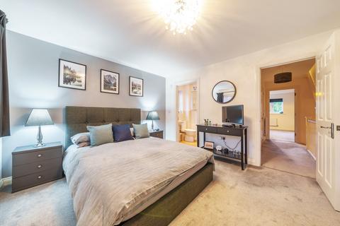 5 Derisley Close, Byfleet, West Byfleet, KT14 7QA