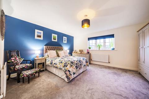 5 Derisley Close, Byfleet, West Byfleet, KT14 7QA